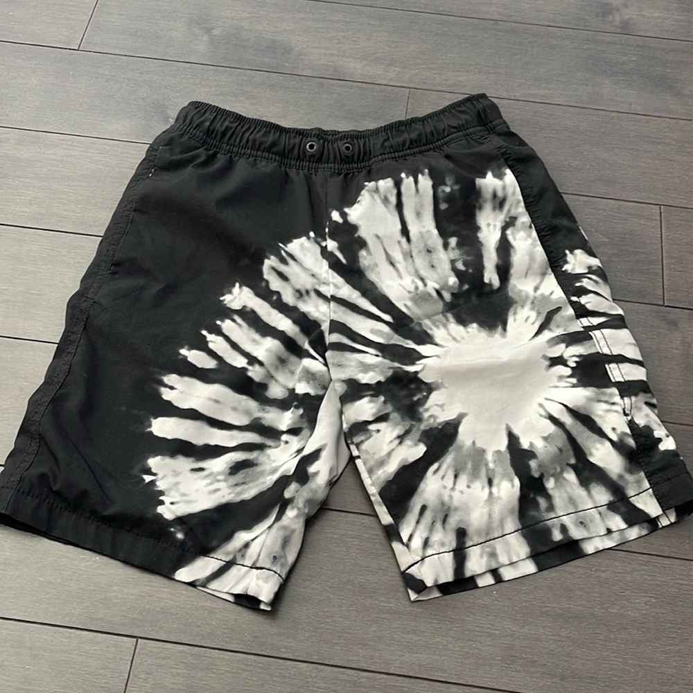 5/$10 GAP boys shorts.